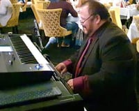 Lucho_Valverde_piano